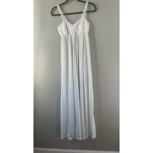 Olga Pale Blue nightgown w lace overlay bodice + build‎ in bra pads, size 36
